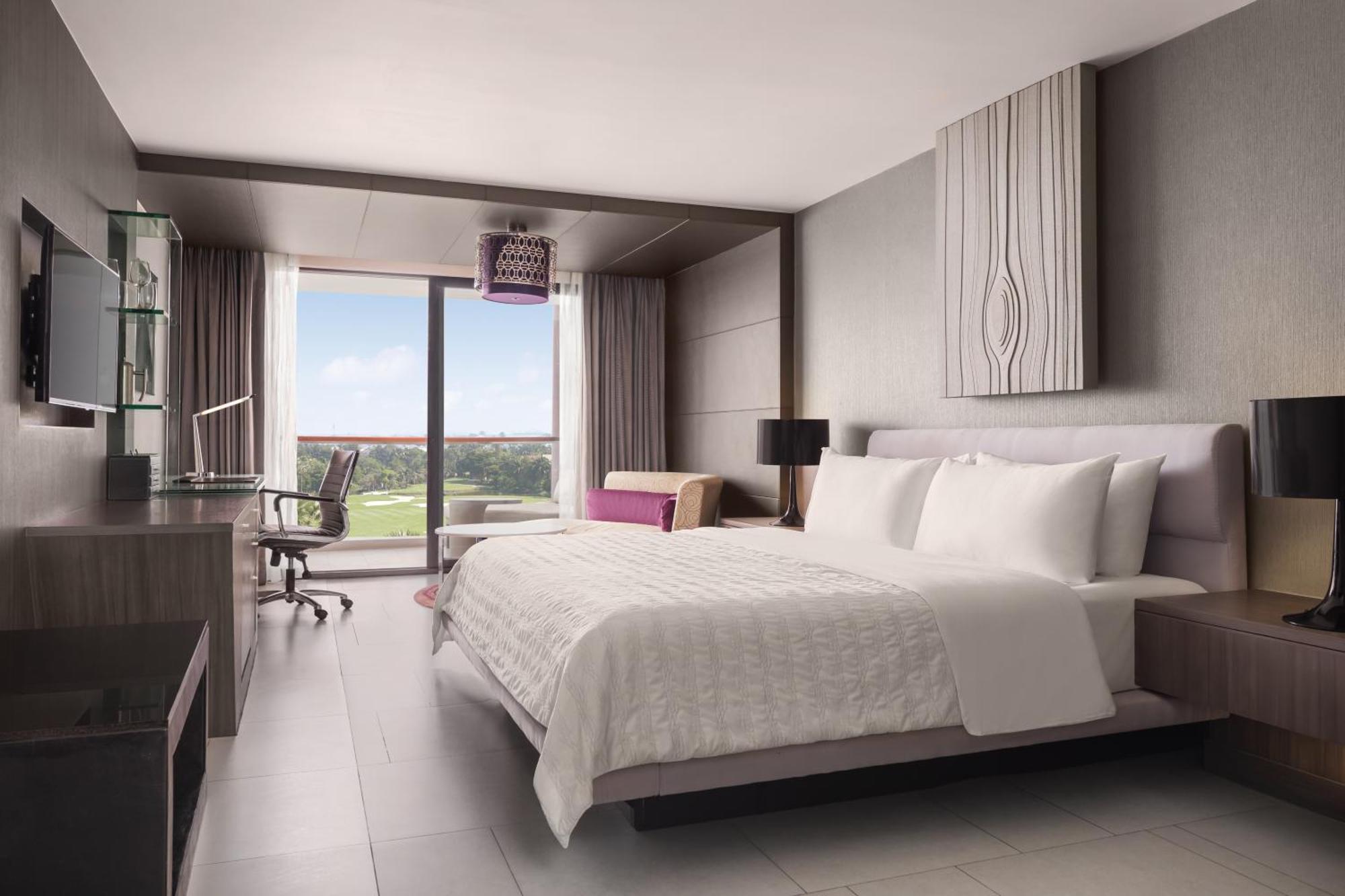 Le Meridien Suvarnabhumi, Golf And Khu nghỉ mát